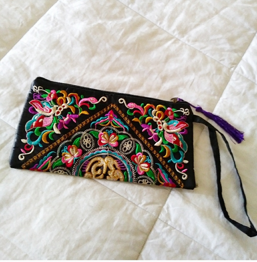🎉SALE 🎉NEW Design Clutch/ wristlet